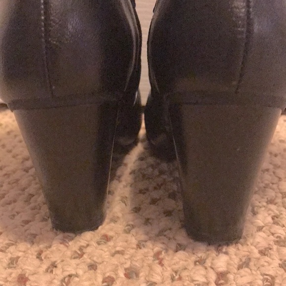 Mid Rise black boots - zip up side 2.5”heel size 7 White Mountain - Picture 9 of 11